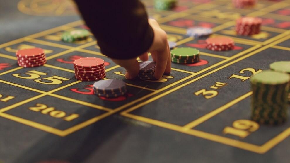 Khám phá cách chọn poker chips chất lượng và poker chips phù hợp cho người chơi chuyên nghiệp